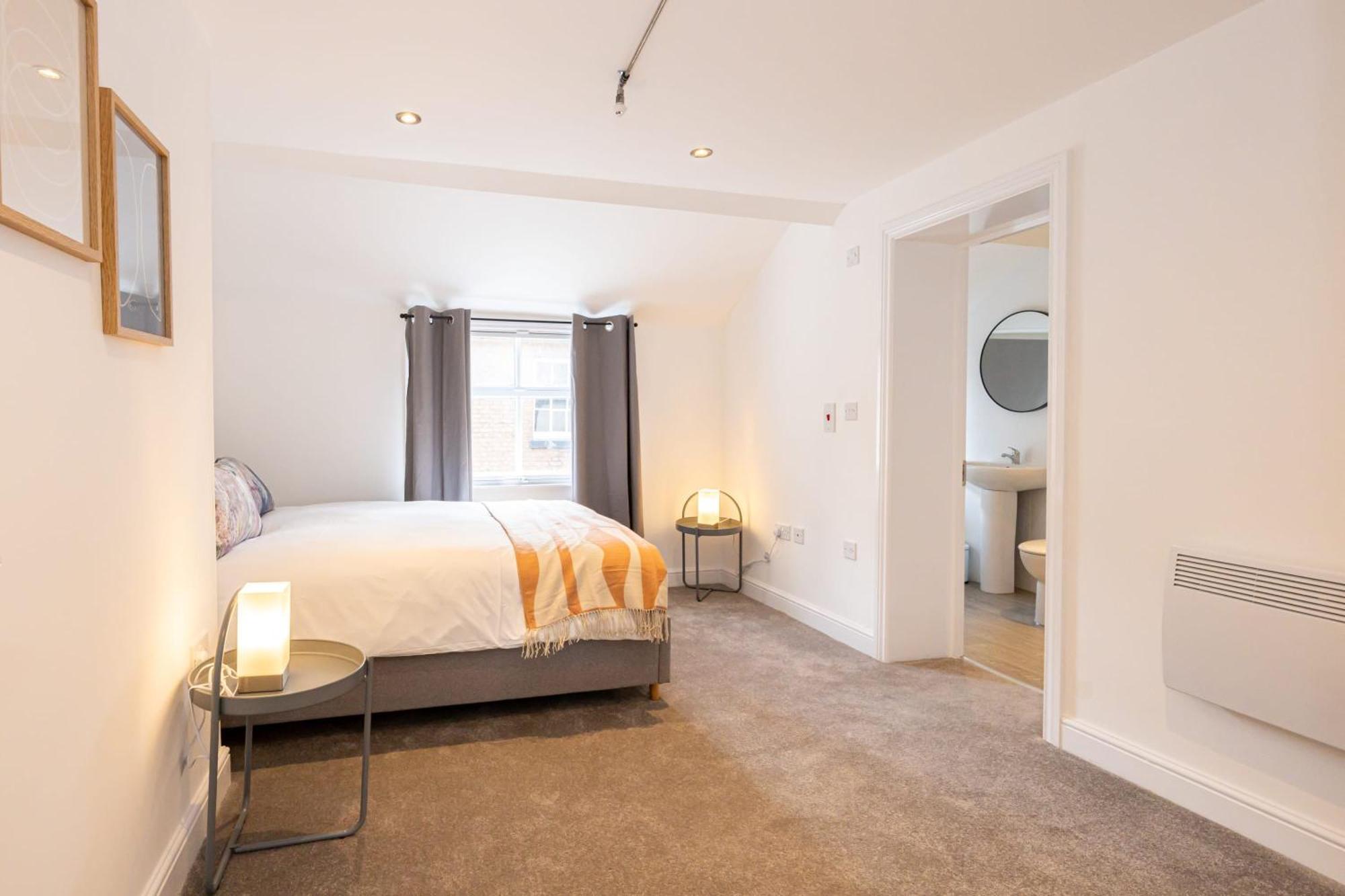 Апартаменты Beautiful 1 Bed 20Mins To Central Manchester Болтон Экстерьер фото