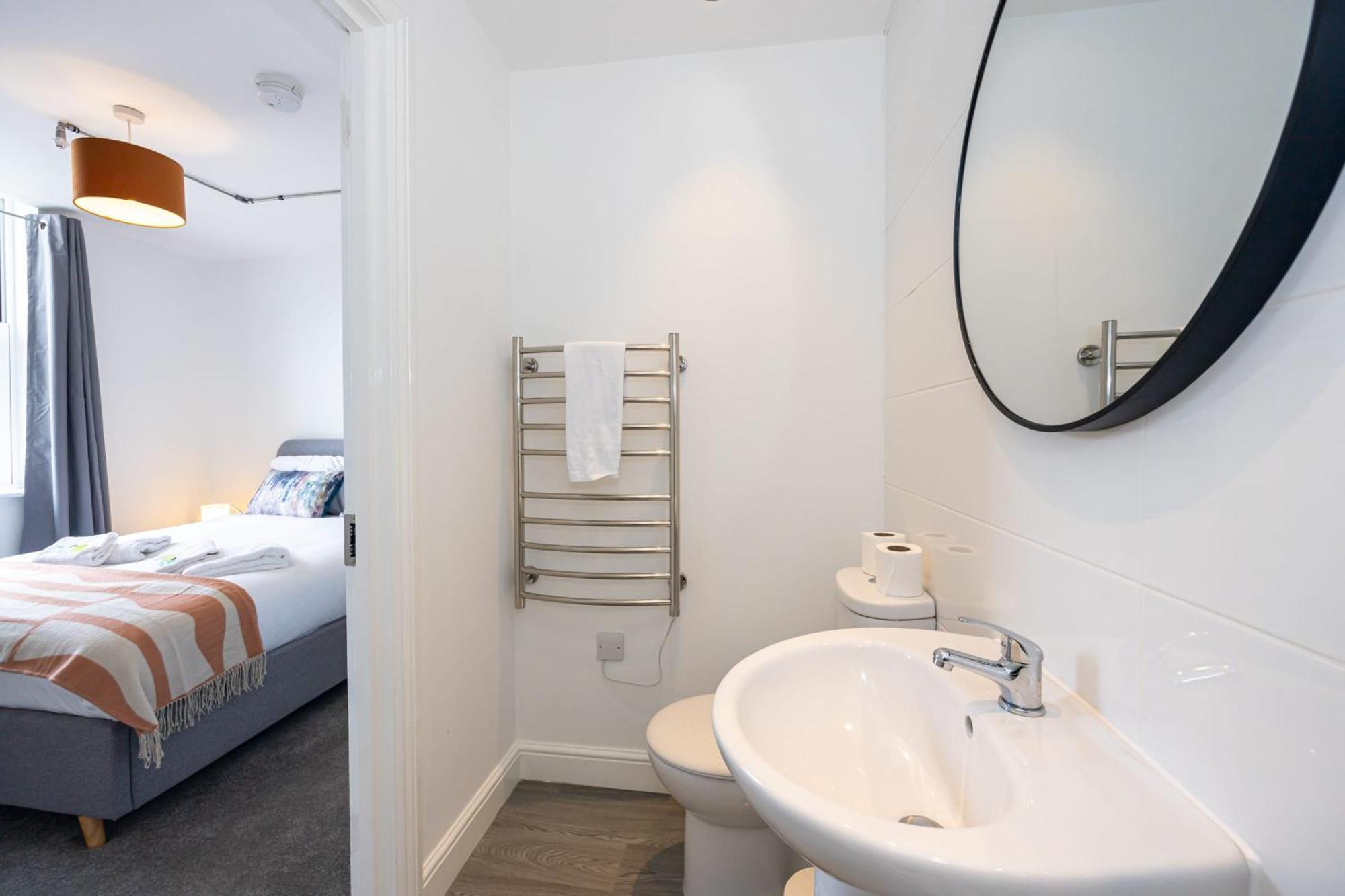 Beautiful 1 Bed 20Mins To Central Manchester Болтон Экстерьер фото